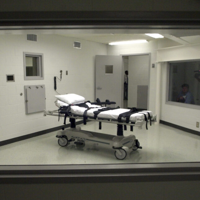A bed with straps lays in the middle of a Alabama's lethal injection chamber — first opinion coverage from STAT